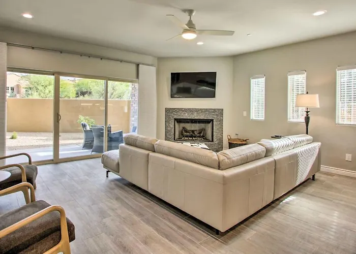 Holiday home Walkable Townhome W/ Pool Access In Cave Creek!