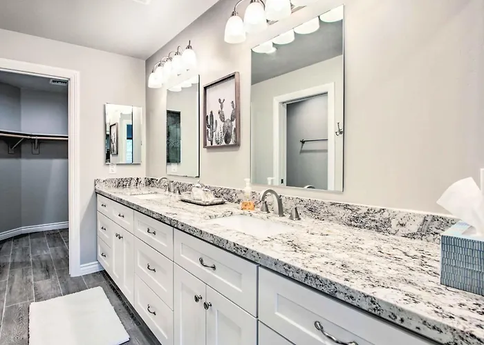 Walkable Townhome W/ Pool Access In Cave Creek! Cave Creek