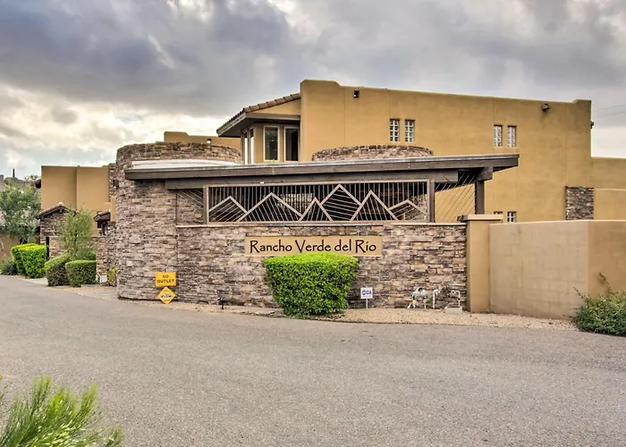 Walkable Townhome W/ Pool Access In Cave Creek! Holiday home