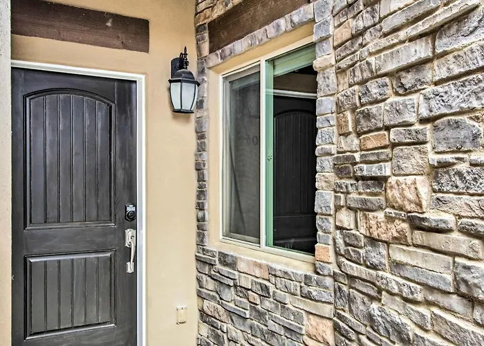 Walkable Townhome W/ Pool Access In Cave Creek!