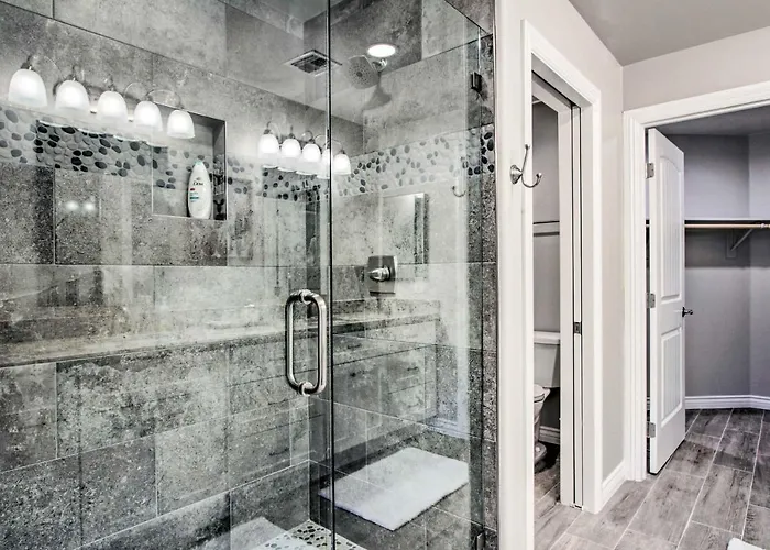 Walkable Townhome W/ Pool Access In Cave Creek! *